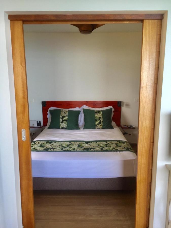 Fare Anuanua Bed & Breakfast Haapiti ภายนอก รูปภาพ